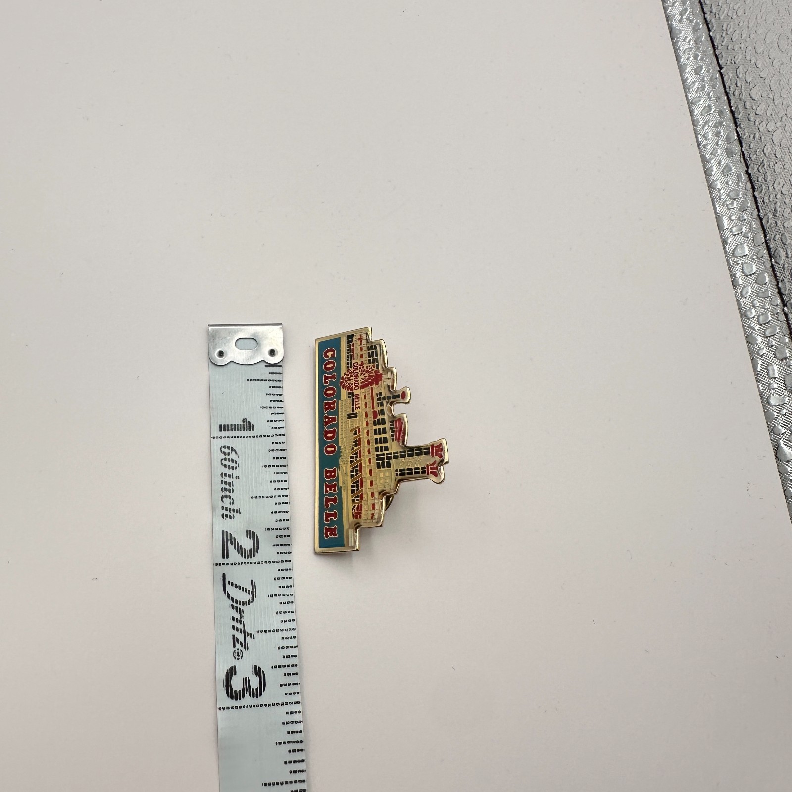 Vintage Y2K Gold Tone Colorado Belle Hotel Riverboat Enamel Lapel Pin Jewelry
