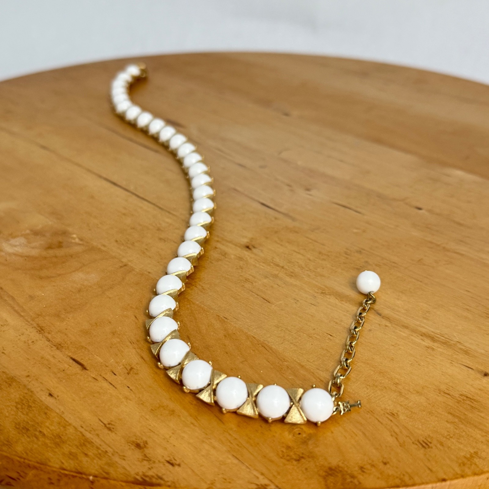 Vintage 1950s-60s Gold Tone Trifari Ribbon Bow Lucite/ Acrylic Choker Necklace