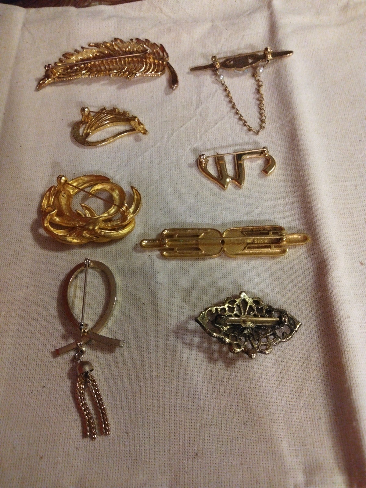 Lot of 8 Different Gold Tone Vintage To Now Brooches! ALL WEARABLE!