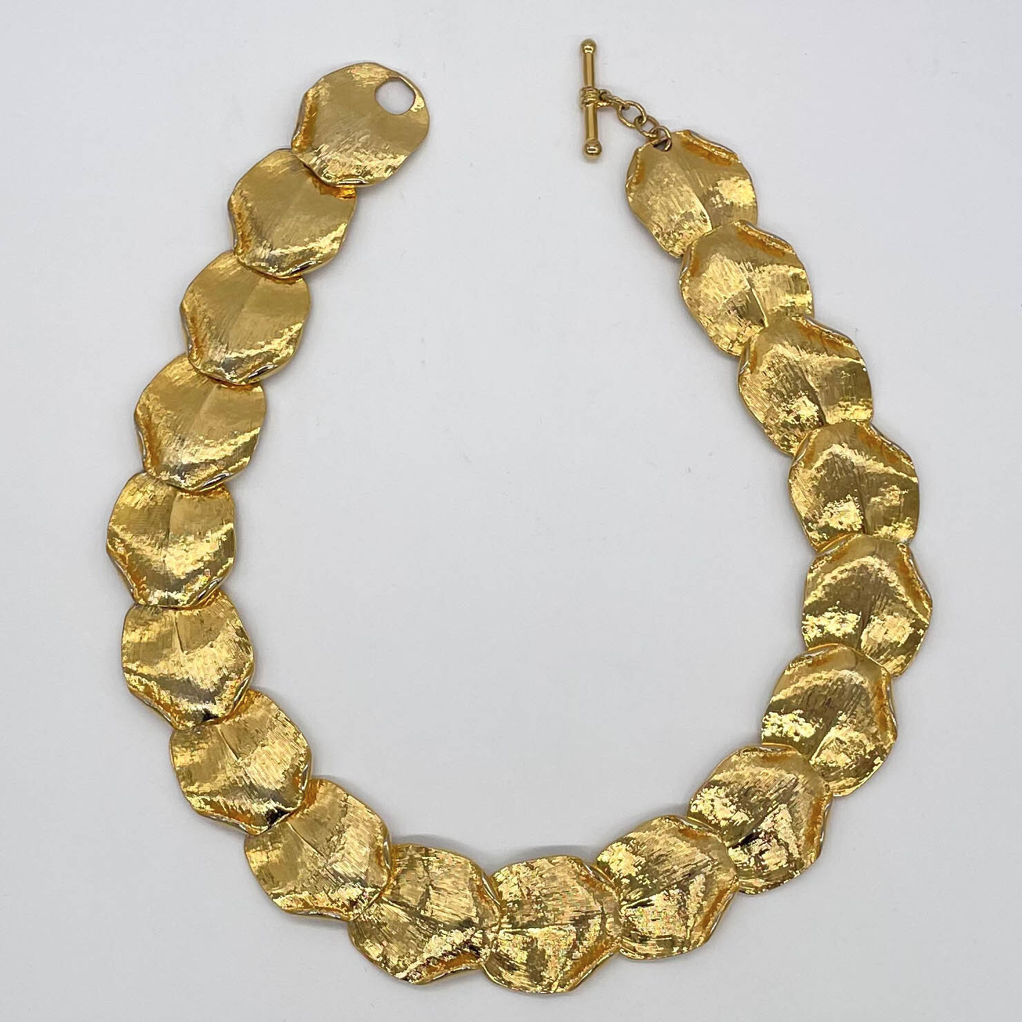Vintage Gold Tone Textured Leaf Statement Toggle Closure Link Necklace