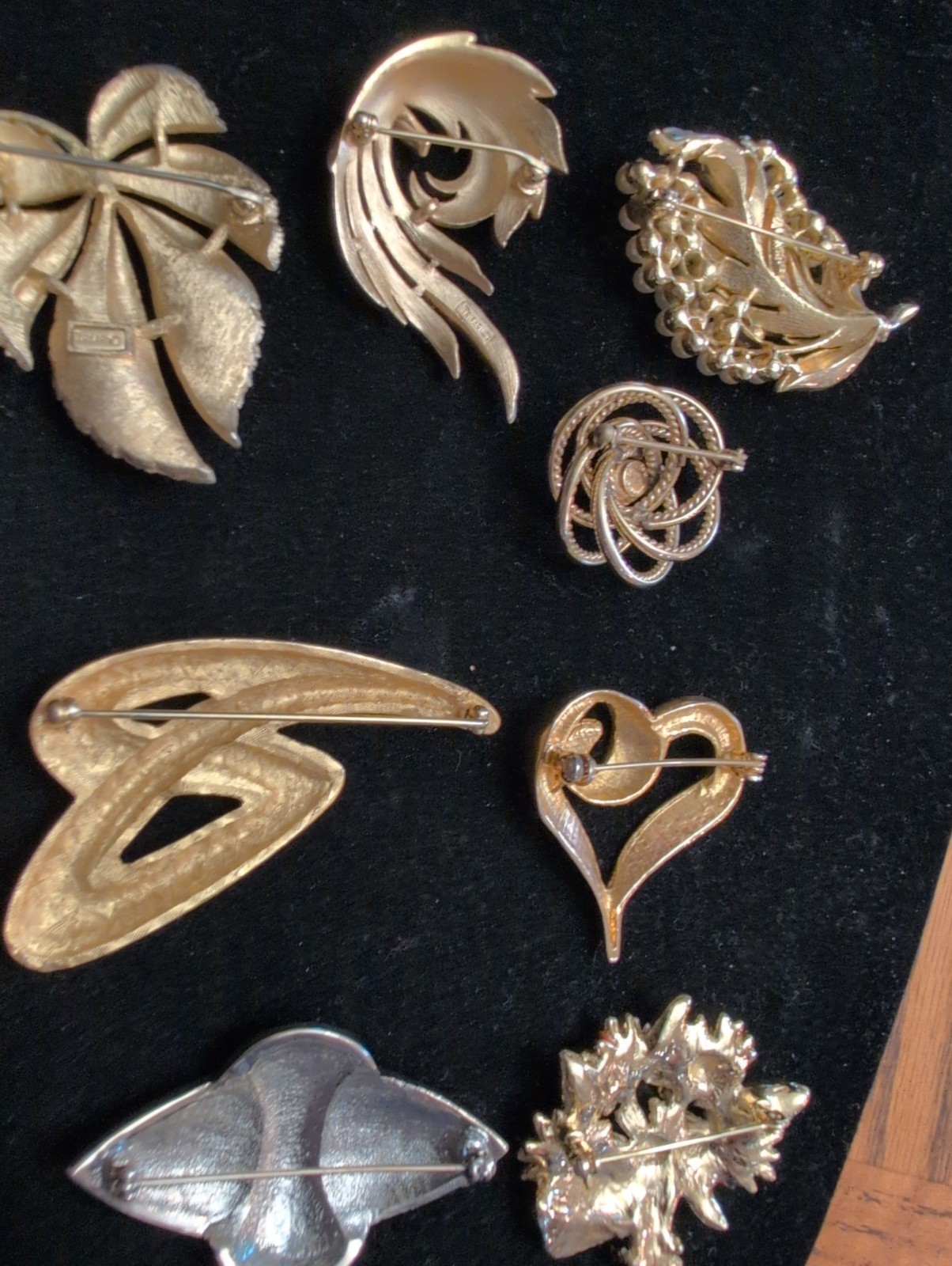 Vintage Trifari , Lisner, Gold Tone Brooches Lot of 8. 4 (Signed)