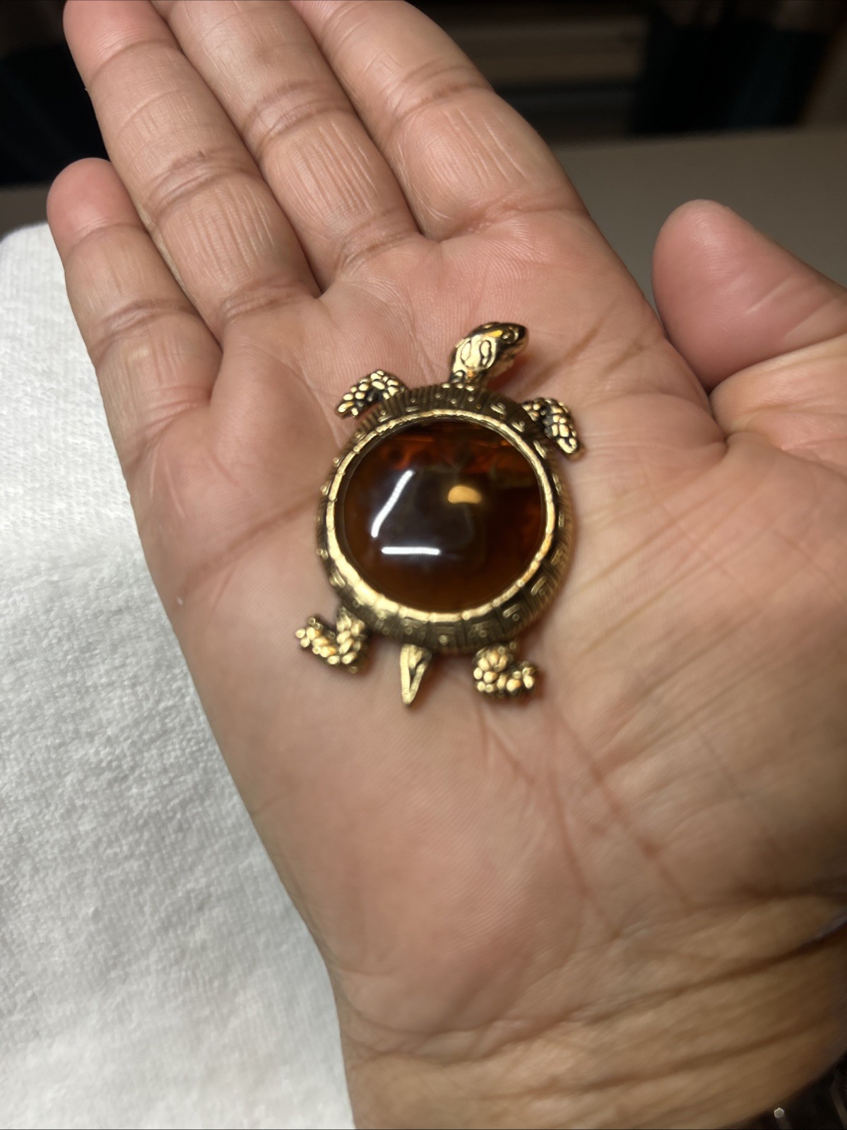 Vintage Gold Tone TURTLE Brooch w Tortoise Shell Glass Body
