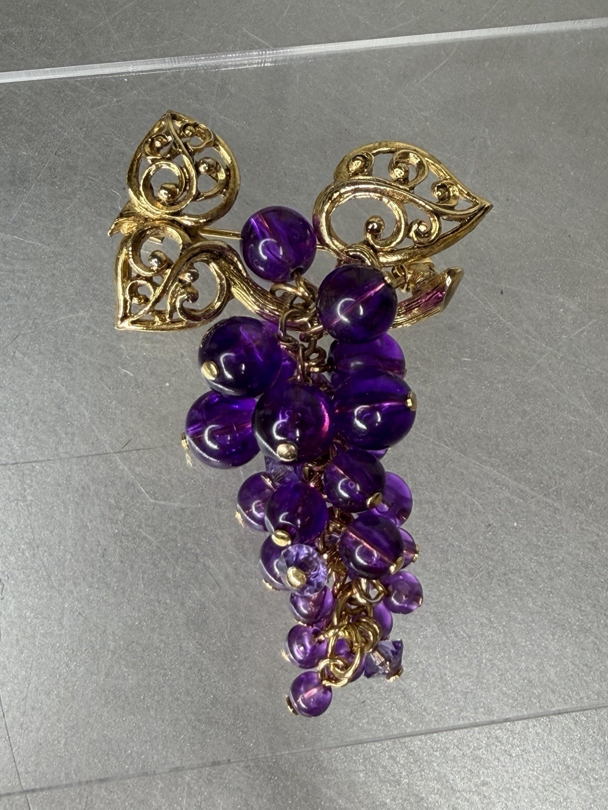 VTG Avon Gold Tone Purple Lucite Grape Cluster Brooch Pin Heart Leaves