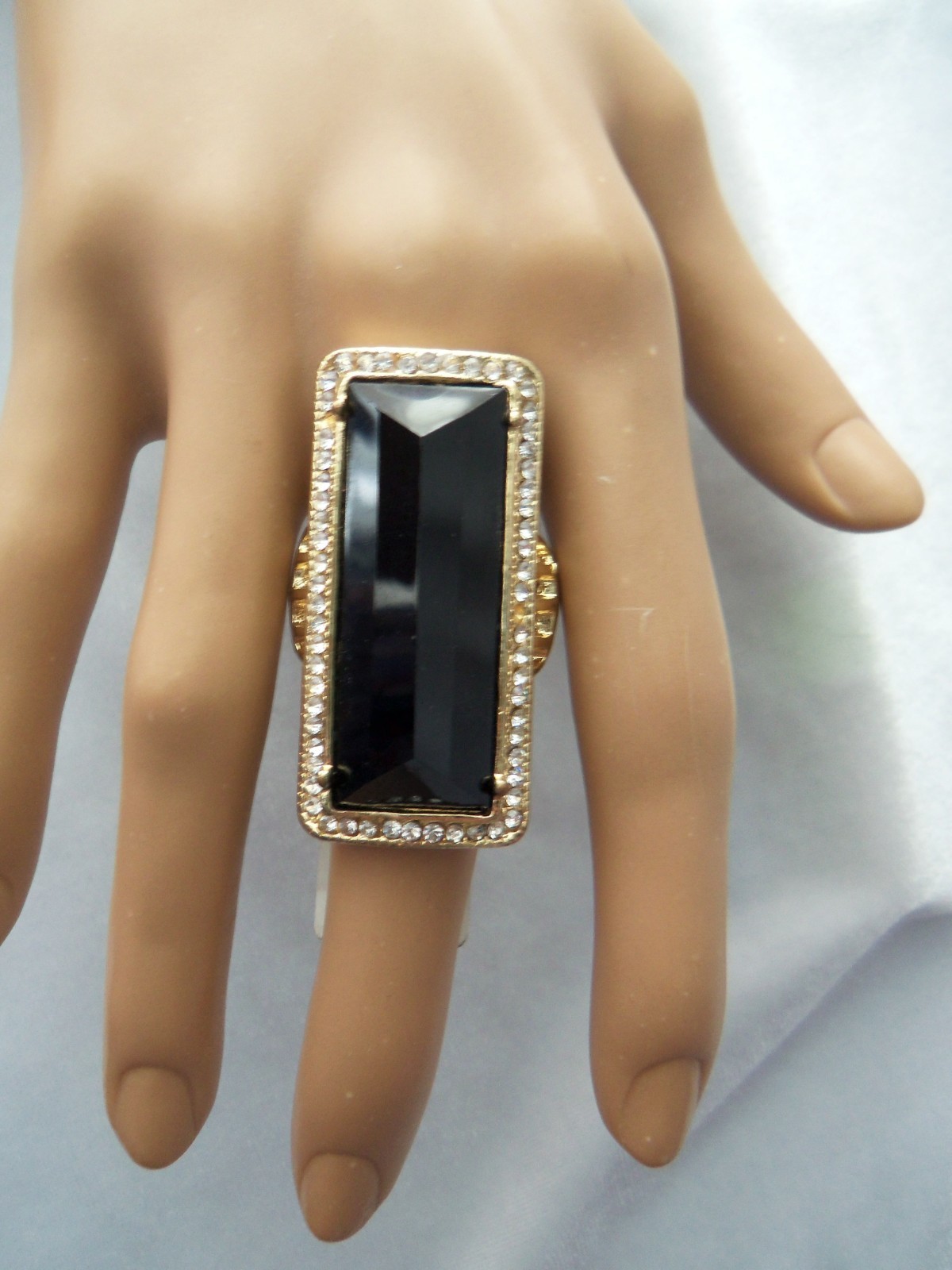 Avenue Crystal Rhinestone Surround Black Faceted Acrylic Stone Stretch Band Ring