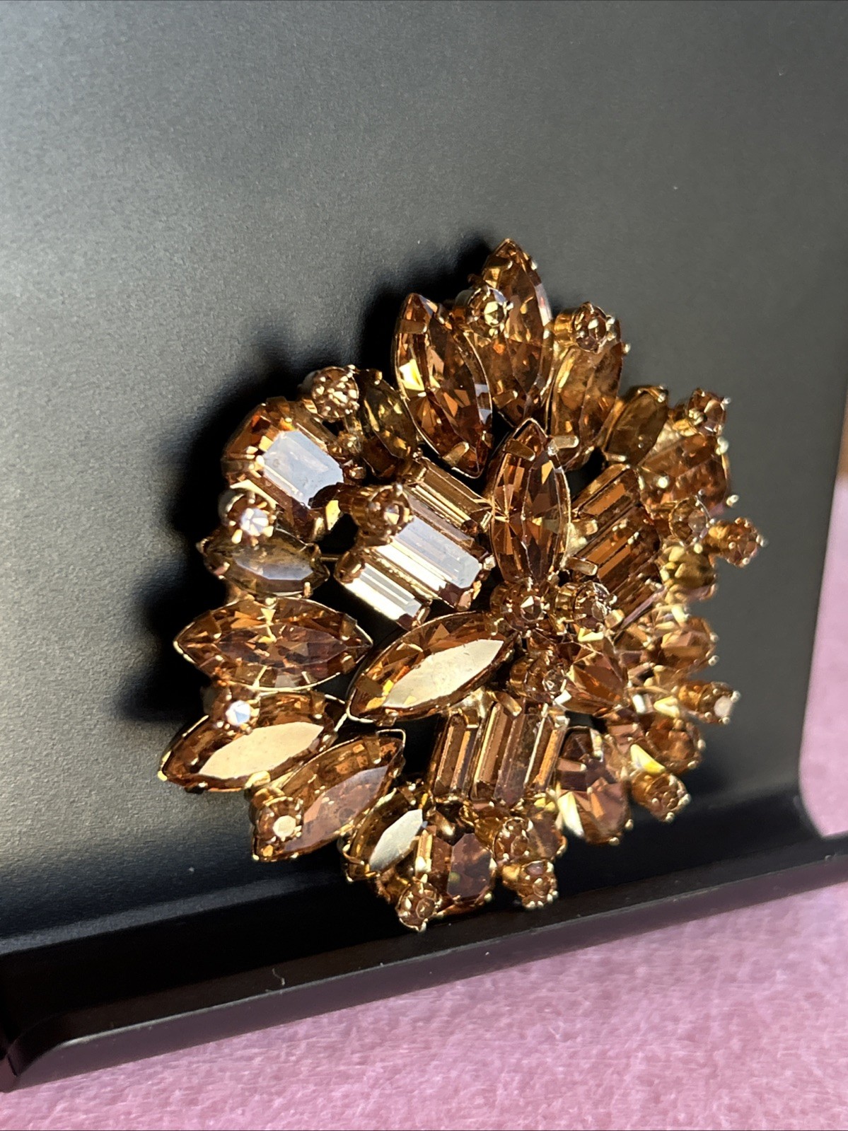 RARE STUNNING WEISS Gold PLATE Tiered Baguette Champagne Stones Brooch Pin