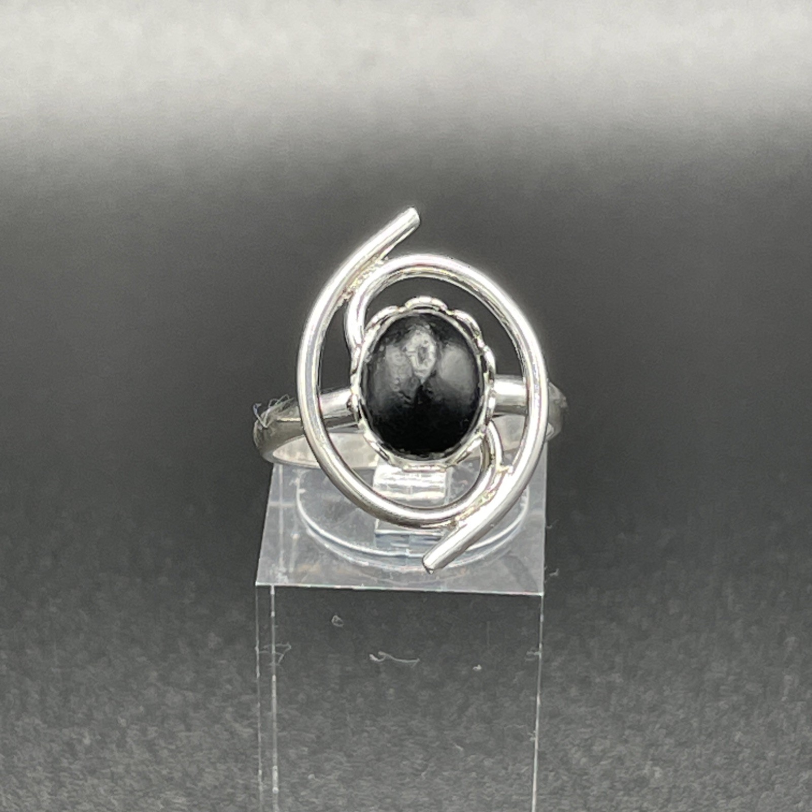 Vintage Modernist Silver Tone Swirl Design With Faux Black Onyx Adjustable Ring