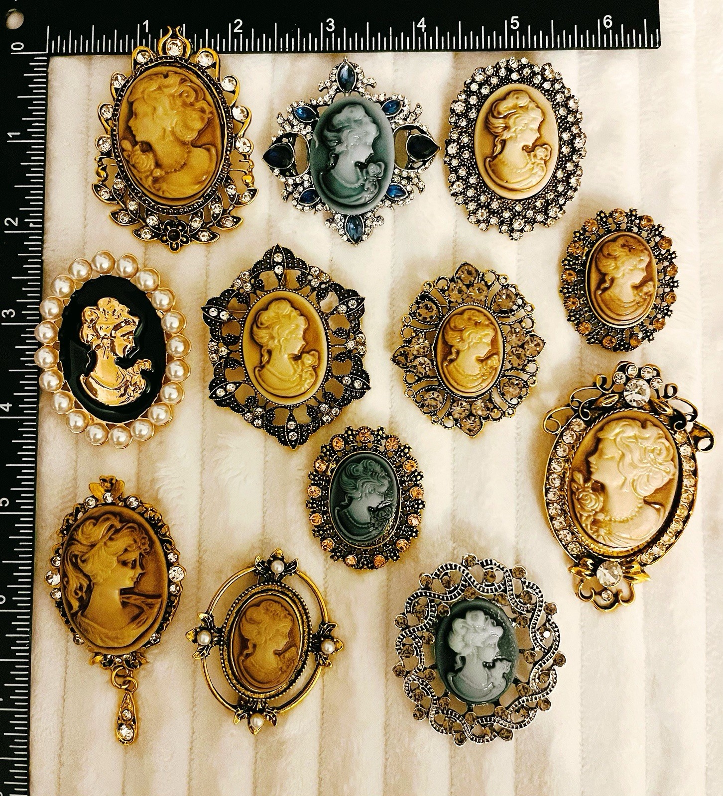 Lot of 12 Cameo Brooch Pins Rhinestone Pearl Lady Portrait Vintage Styl