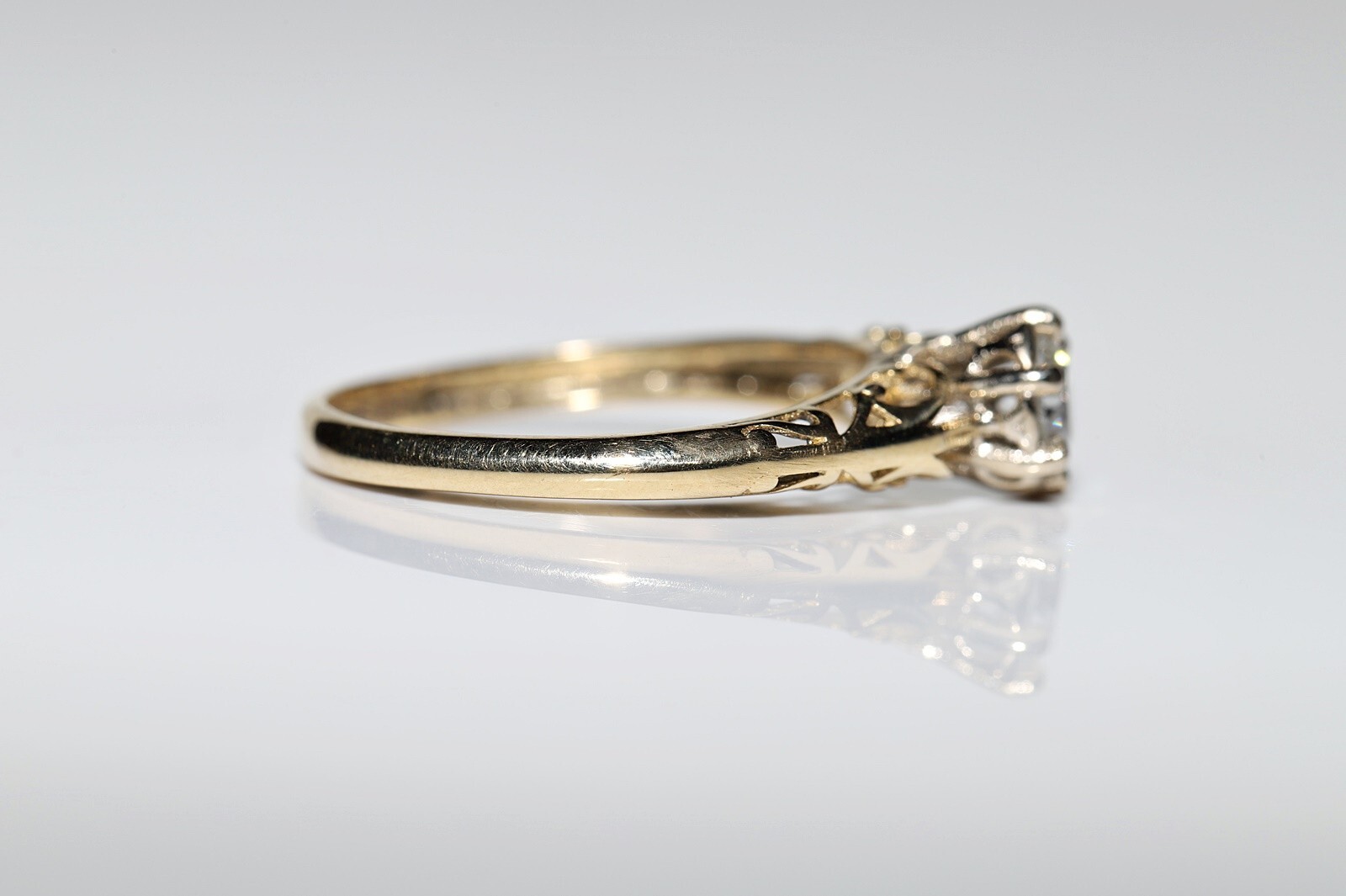 18k Gold New Made Natural Diamond Decorated Solitaire Ring