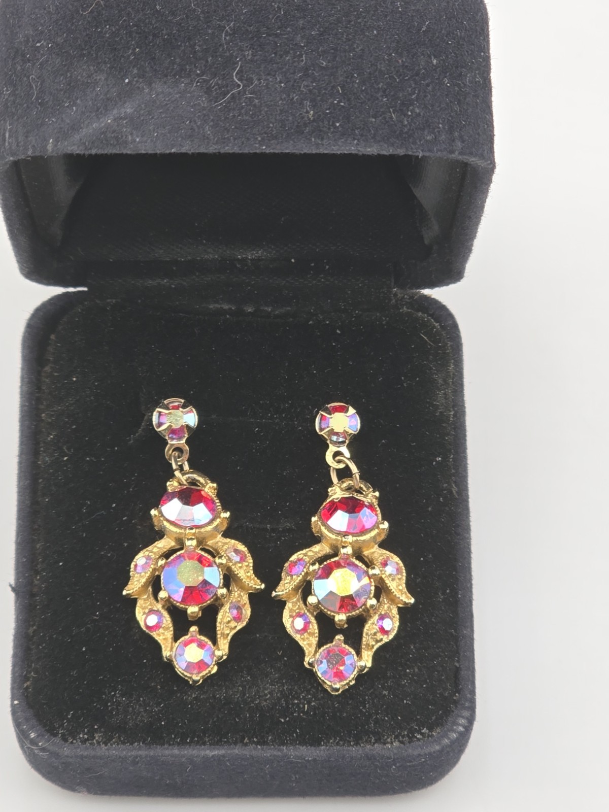 VTG IRIDESCENT PINKS PURPLES CRYSTALS VICTORIAN PIERCED DANGLY EARRINGS☆1.5″☆EC