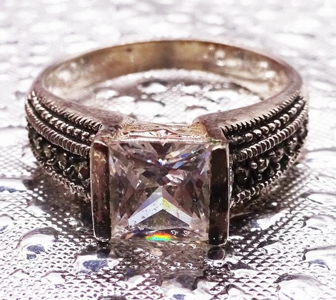 Vintage Signed CW Sterling Silver Crystal CZ Solitaire Marcasite Accent Ring 8.5
