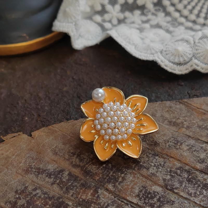 Women Leaves Enamel Pins Badges Elegant Clothing Plant Brooch Corsage Jewelry