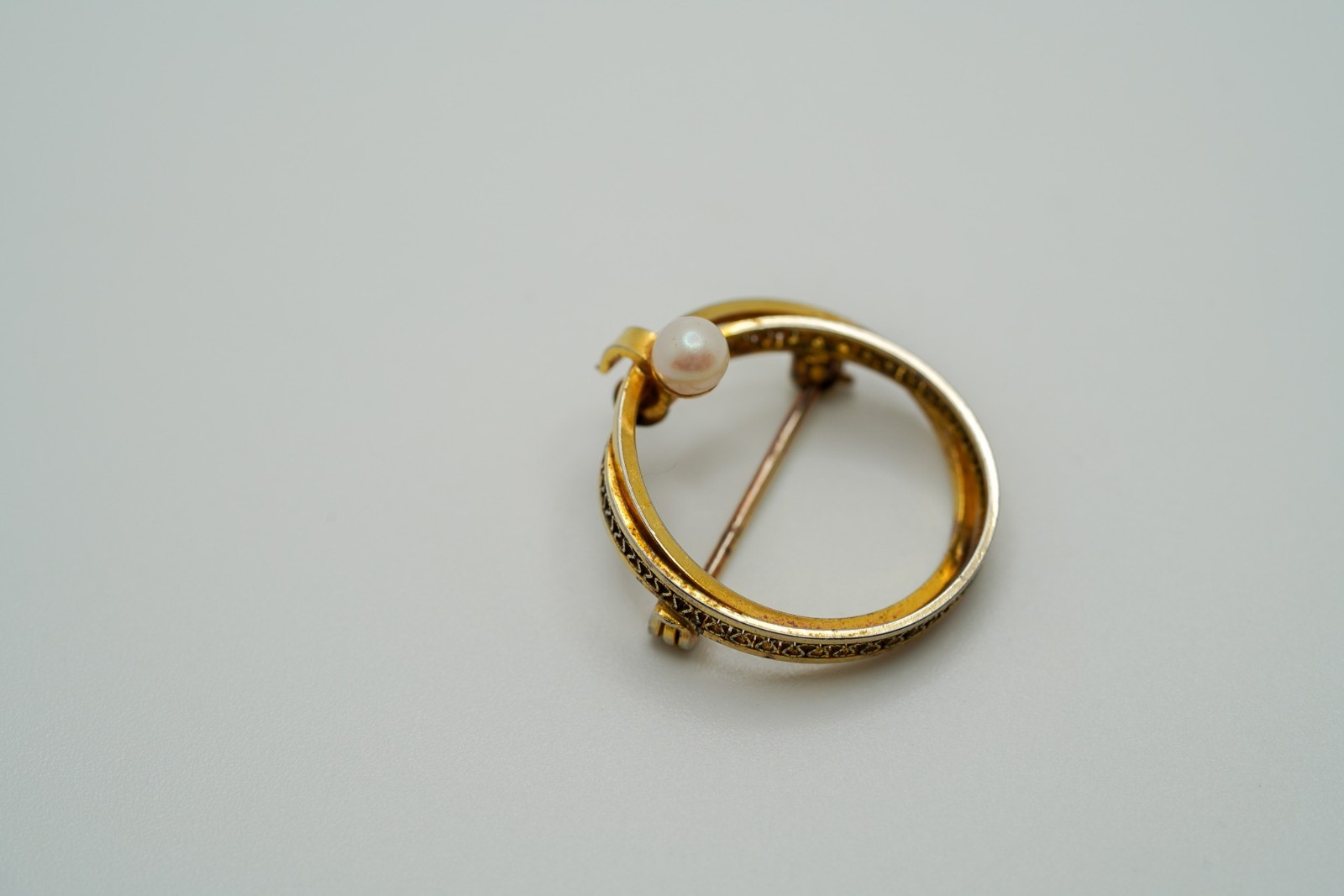 Vintage 12k Gold Filled Circle Pearl Brooch 2.2cm JB1