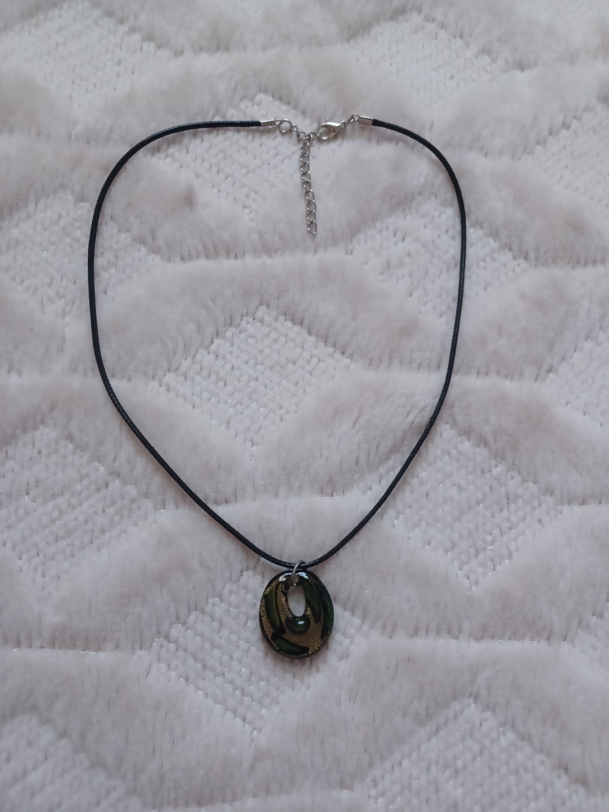 Vintage 90s 2000s Y2K Gold Green & Black Art Glass Oval Pendant Cord Necklace