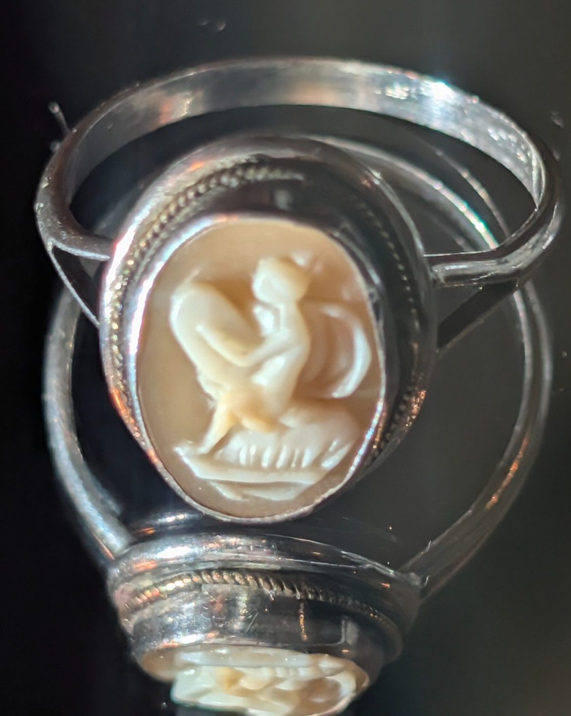 Oval Shell Cameo Ring Silver Tone Bezel Setting Cream Stone Sz 6.5