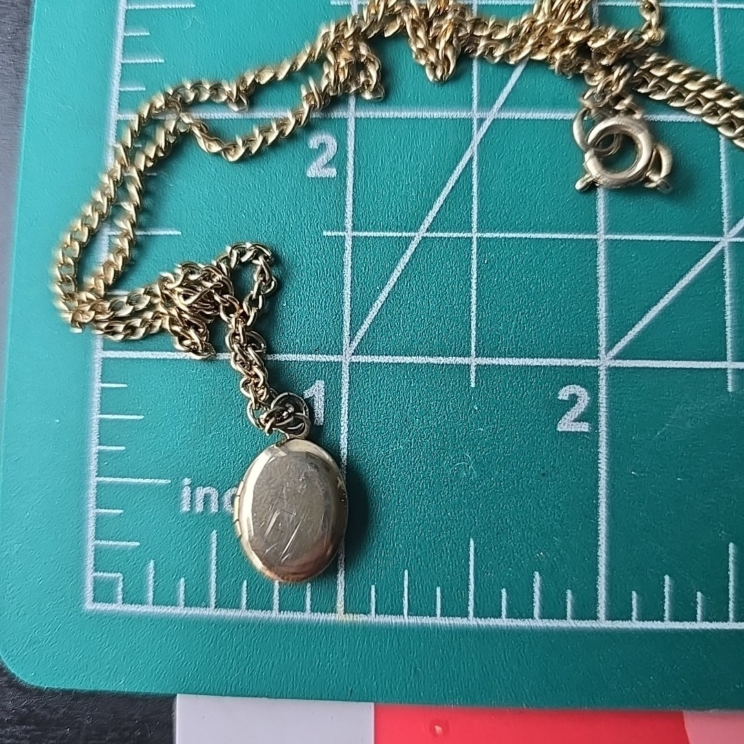 Vintage Gold Tone Tiny Locket Pendant Chain Necklace 19″L