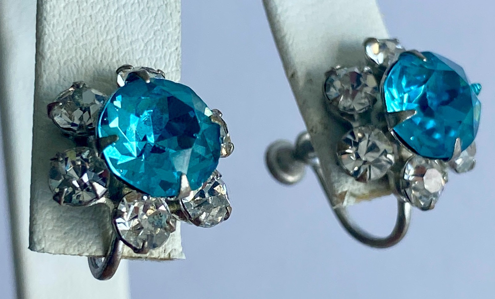Vintage Blue Rhinestone Flower Cluster Screwback Earrings Silver Tone Prong Set