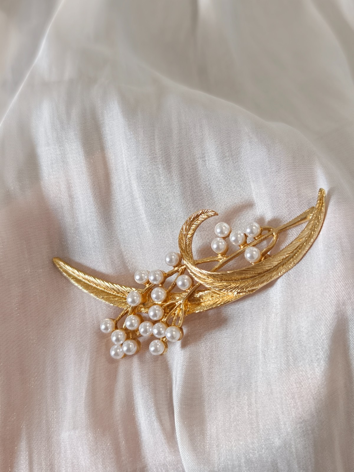 Trifari Inspired Gold Tone Feather Leaf Brooch White Faux Pearl