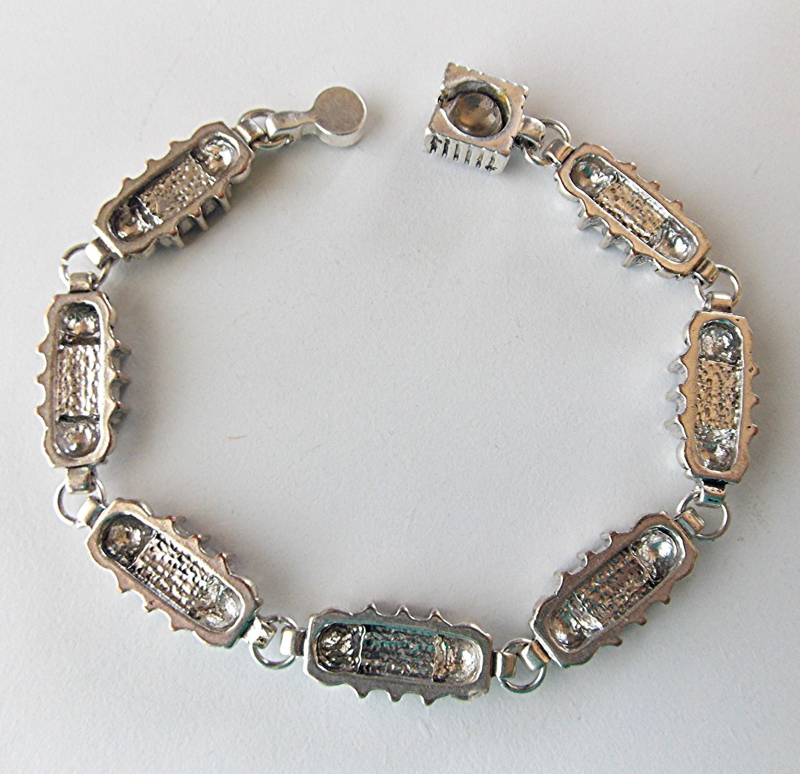 VINTAGE SILVER TONE LINK BRACELET WITH BLACK GLASS CABOCHONS & A MAGNETIC CLASP