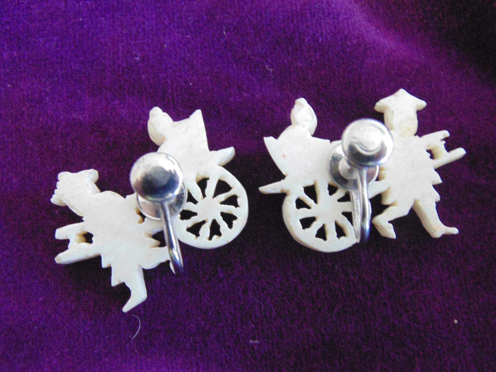 Vtg 40s Beautiful Carved White Rickshaw Carriage Silver tone Screw Back Earrings