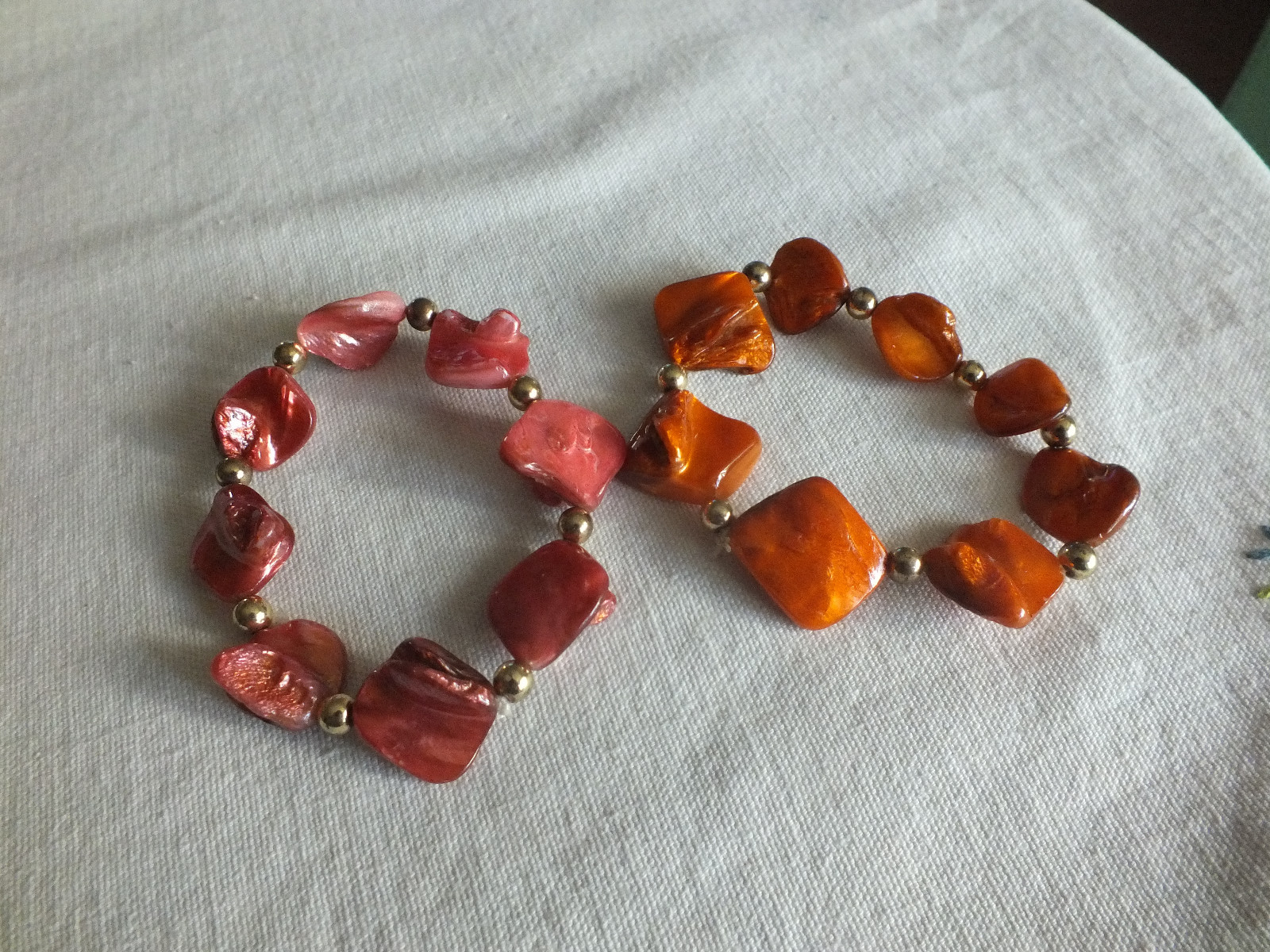 Beautiful Stretch Bracelet Set 2 Gold Tone Orange Peach Rough Beads UNIQUE