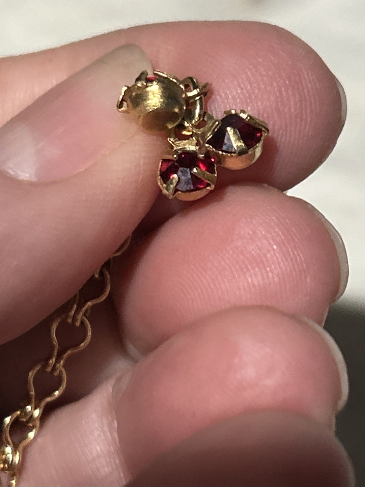 Vtg Stunning UnSigned REGENCY Iridescent Red Glass Stones AB Demi Parure Set