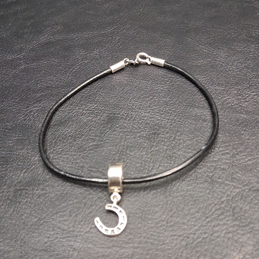 STERLING SILVER Blac Leather Cord Bracelet Whit Lucky Horseshoe Charm. 17.356