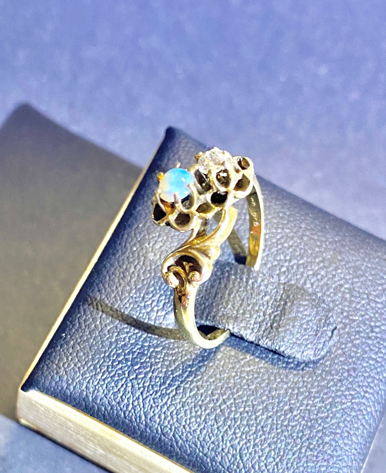 Vintage 14 KP Yellow Gold Diamond and Opal Buttercup Ring Size 6 1/4 6.25