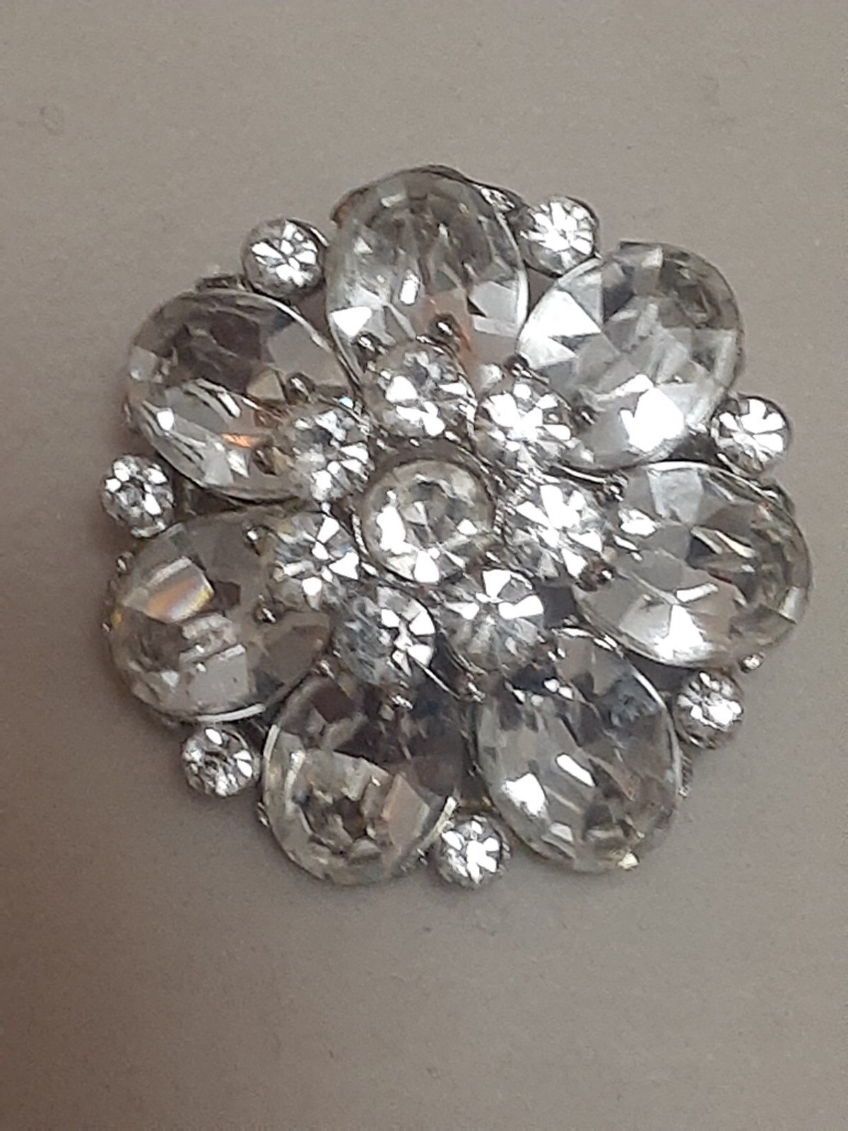 Fauceted foiled back rhinestone cluster round brooch/pin
