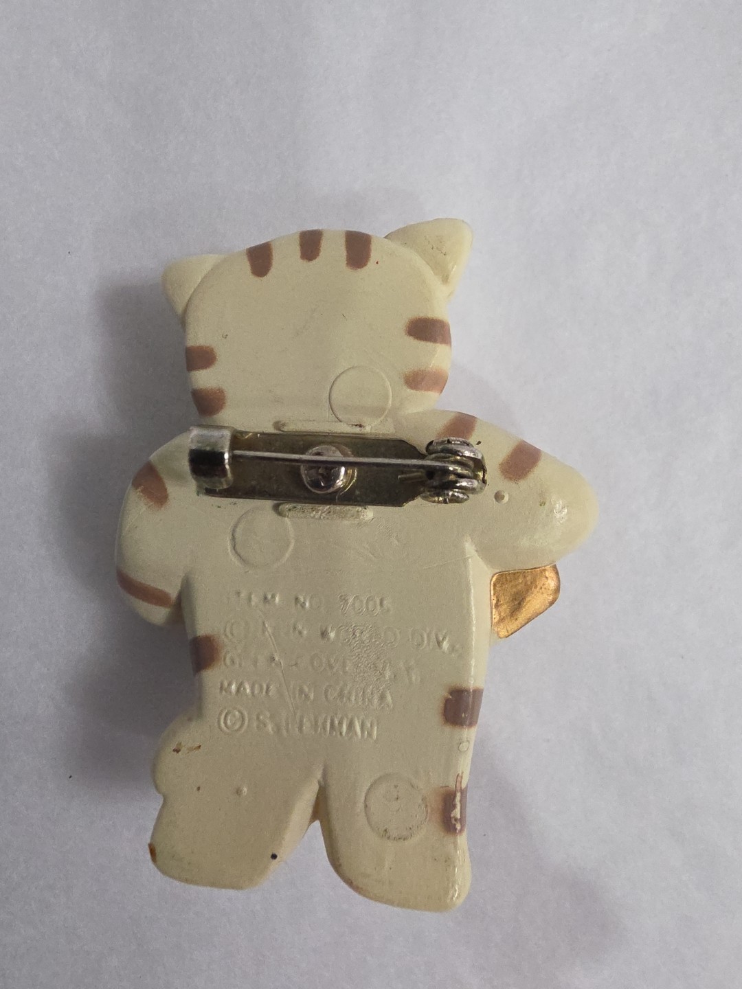 Vintage 1980 Fun World S. Lehman Cat Holding Christmas Presents Brooch