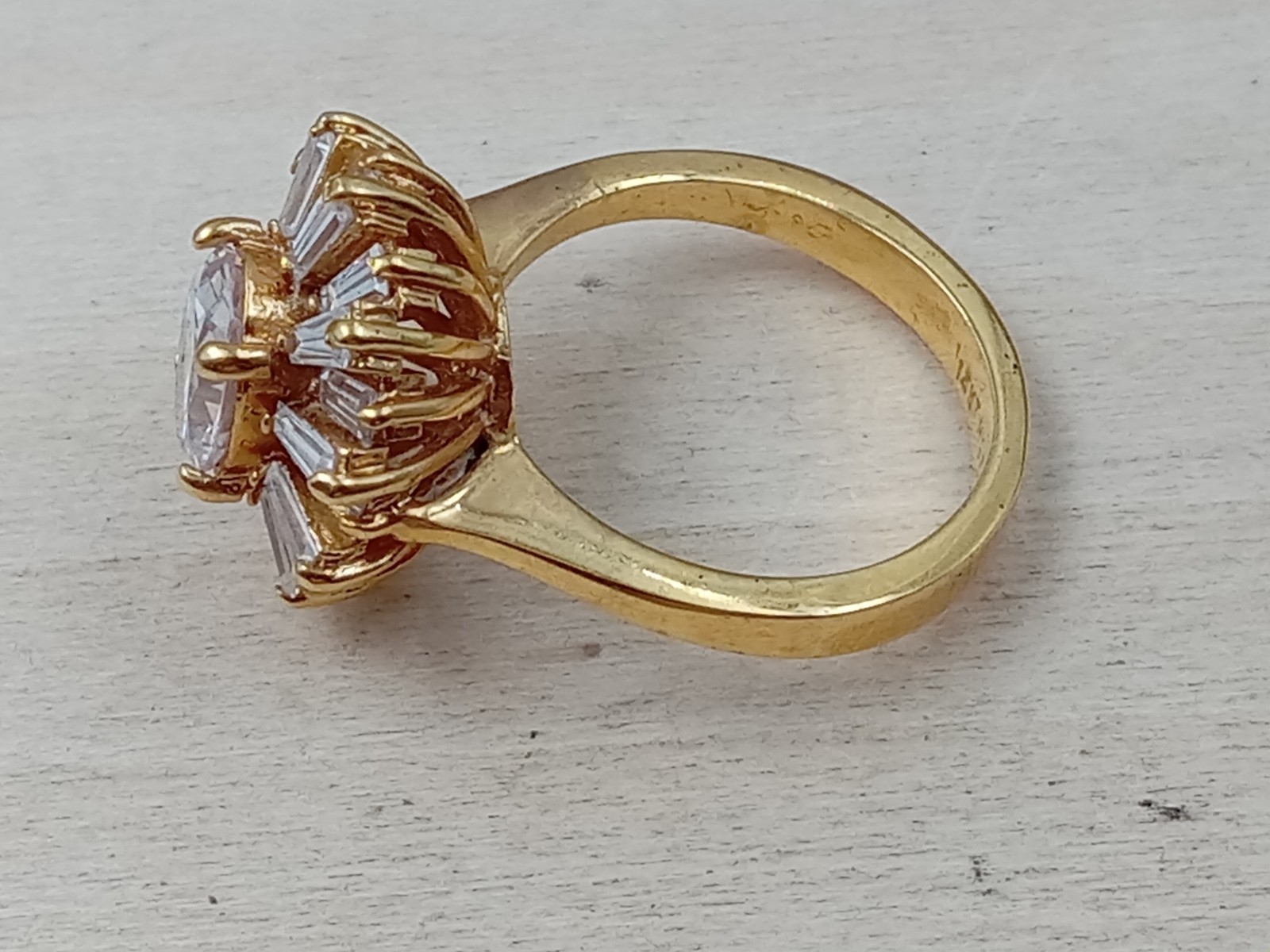 HSN 14 KT Gold Plated Size 7.75 Ring w. Clear Stone Setting in Burst Pattern