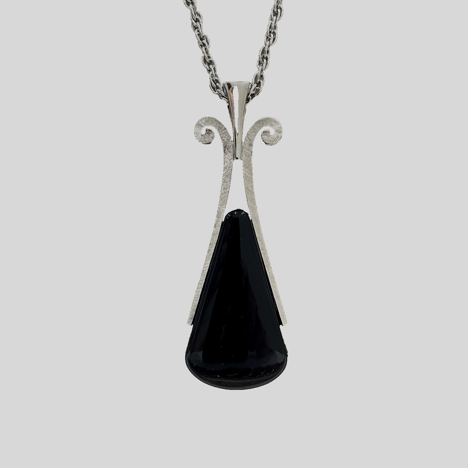 Vintage AVON Silver Tone Bold Black Teardrop Cabochon Pendant Necklace 70s 24″