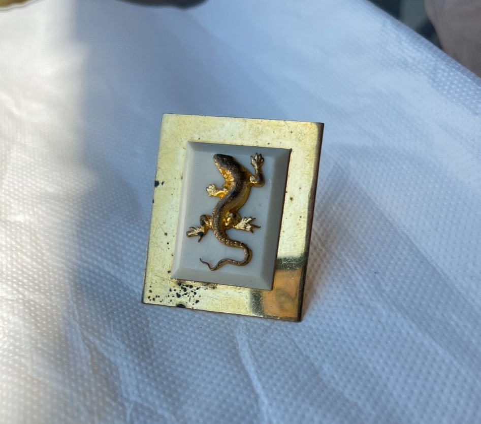 Vintage DEPOSE Lizard Gecko Brooch Gold Tone Reptile Pin French Design