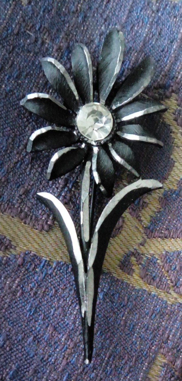 Vtg Mamselle Daisy Flower Pin Brooch Black Enamel Finish On Brushed Silvertone