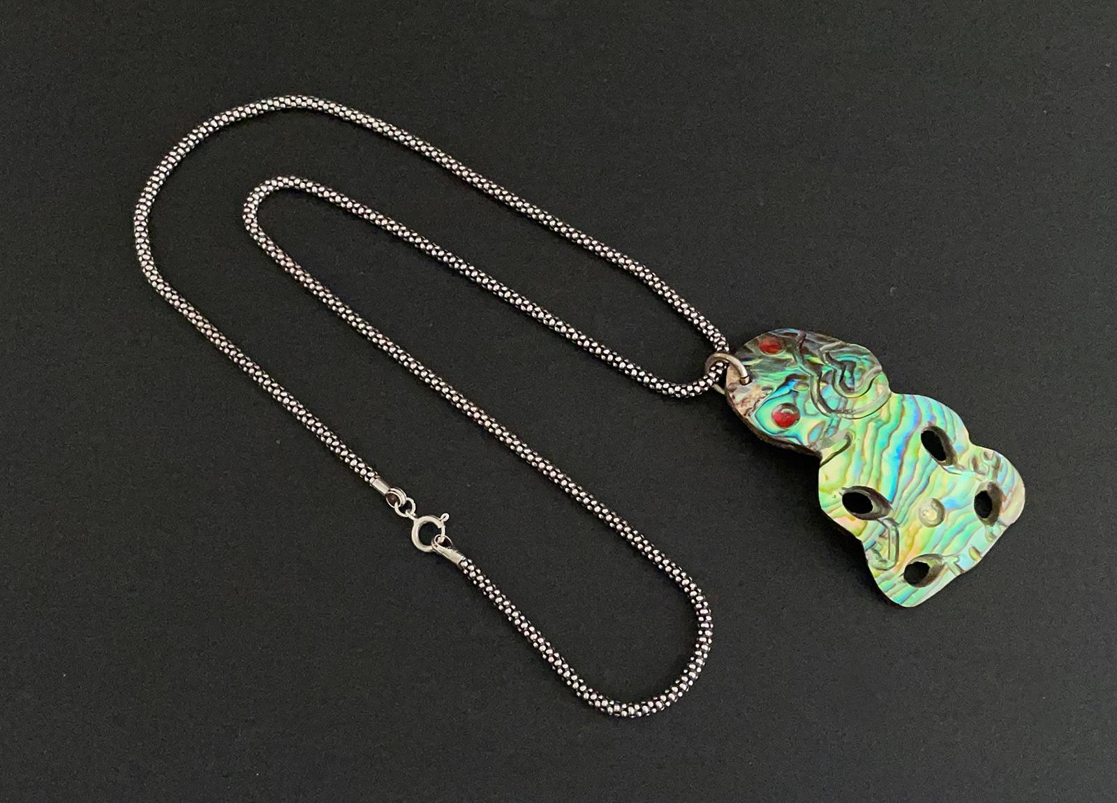 VINTAGE MAORI CARVED PAUA SHELL HEI TIKI PENDANT STERLING SILVER NECKLACE