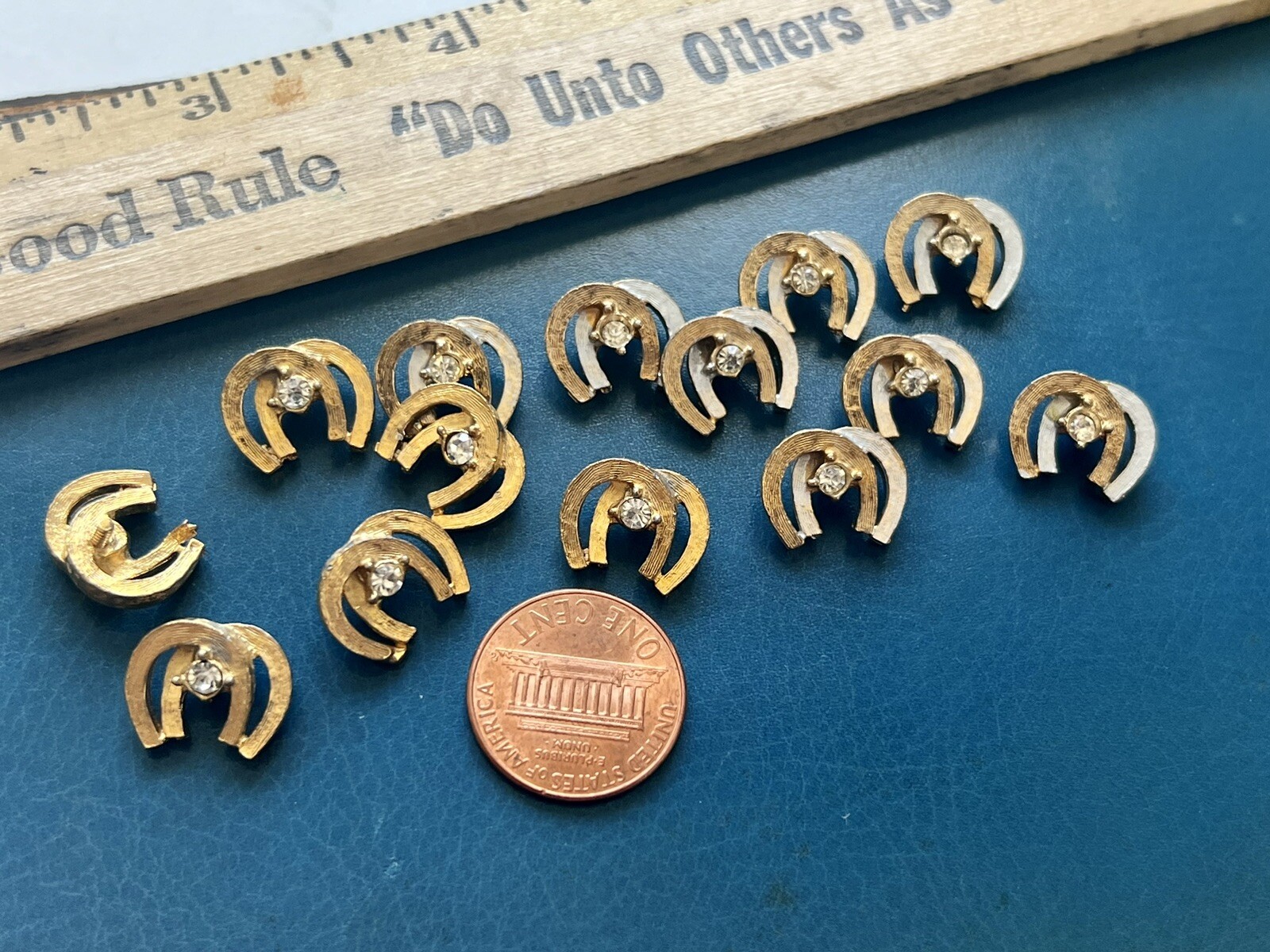 14 Vintage Gold & Silver Metal Horseshoe Good Luck Cutouts Jewelry Making Lot￼