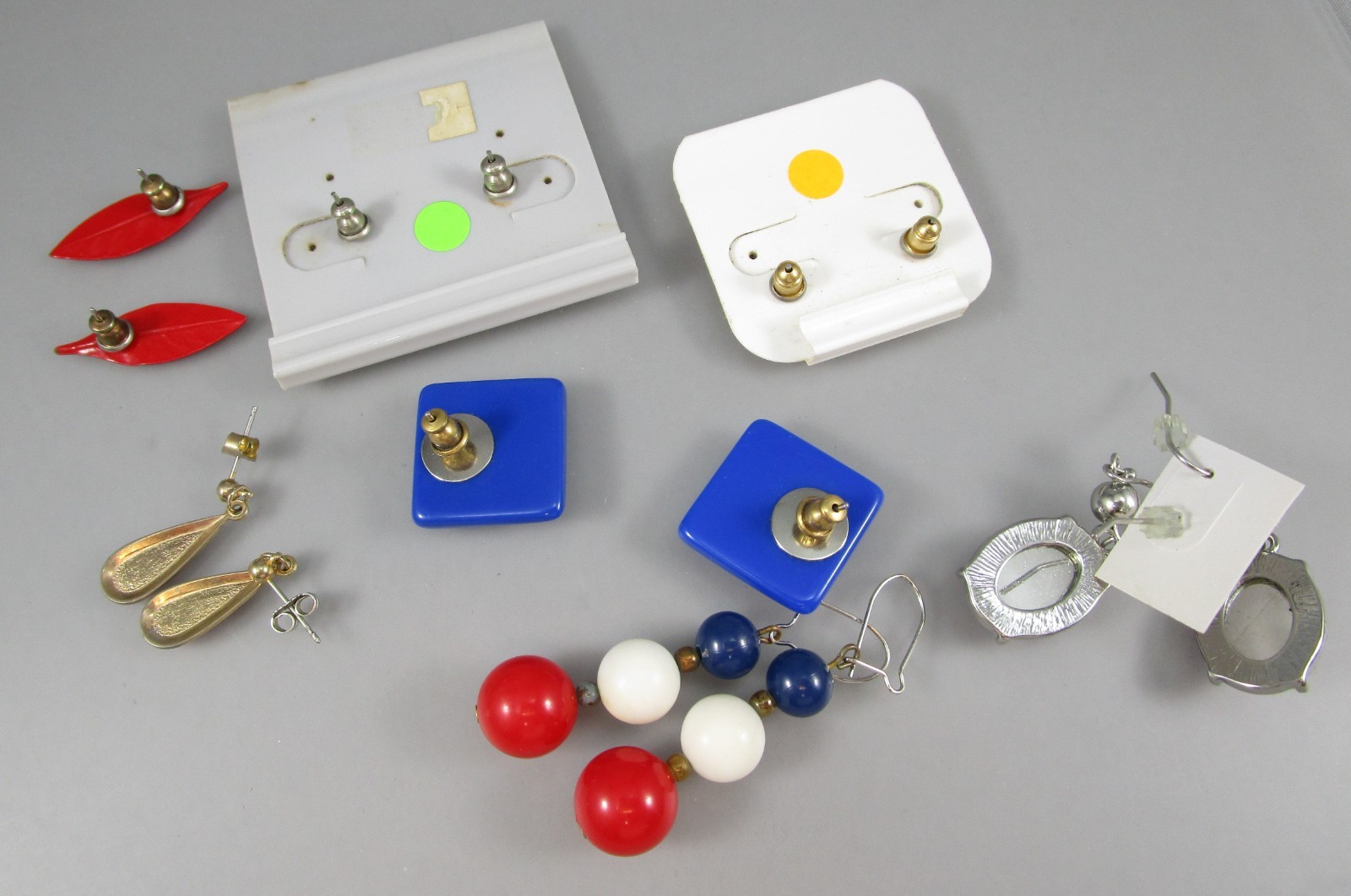Vtg Mod Retro Varying Colors & Multi Styles LOT of 7 Post Pierced Earrings 152A