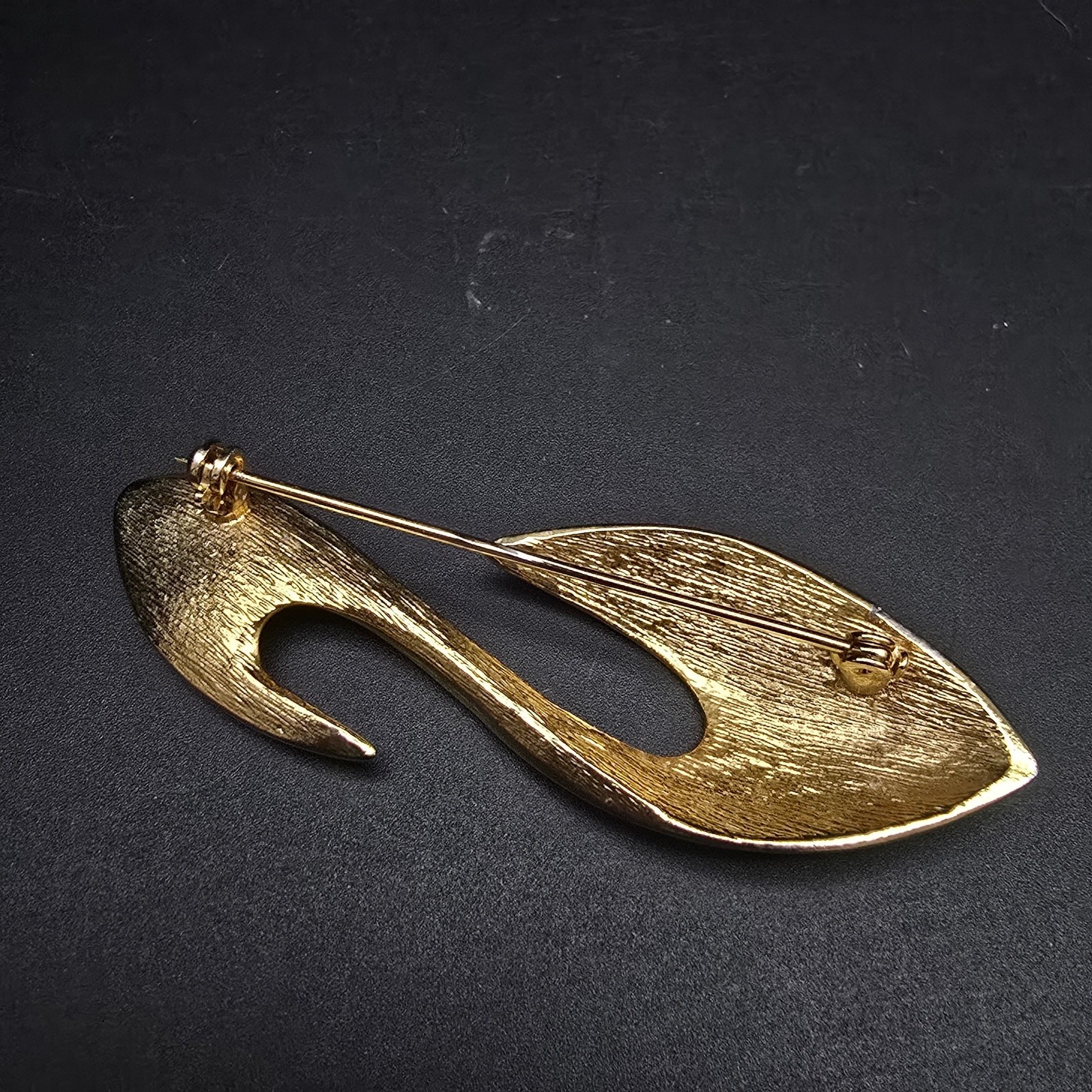Curved Ribbon Gold Tone Brooch S Shape Vintage Costume Jewelry