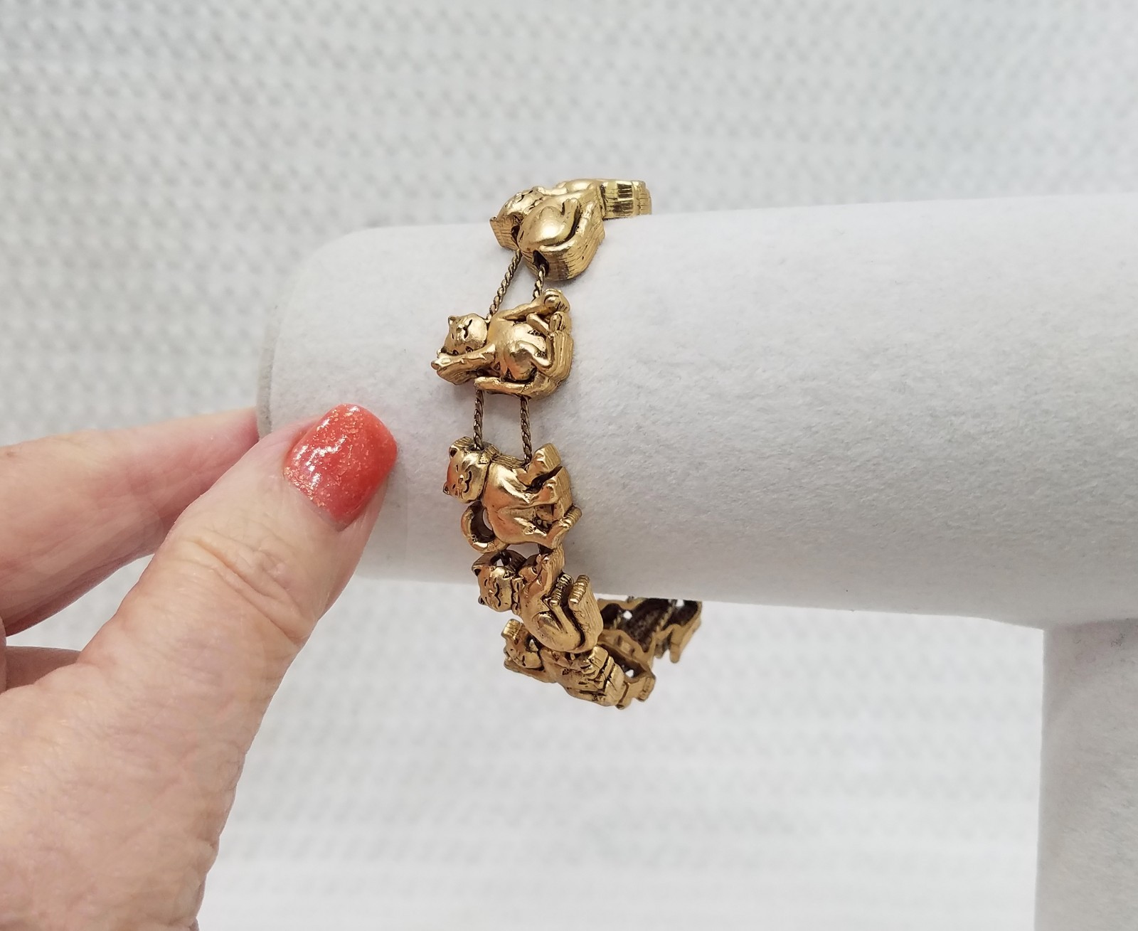 Vintage Circa 1990 Pretty Kool Gold Tone Figural Kitty Kat Slider Charm Bracelet
