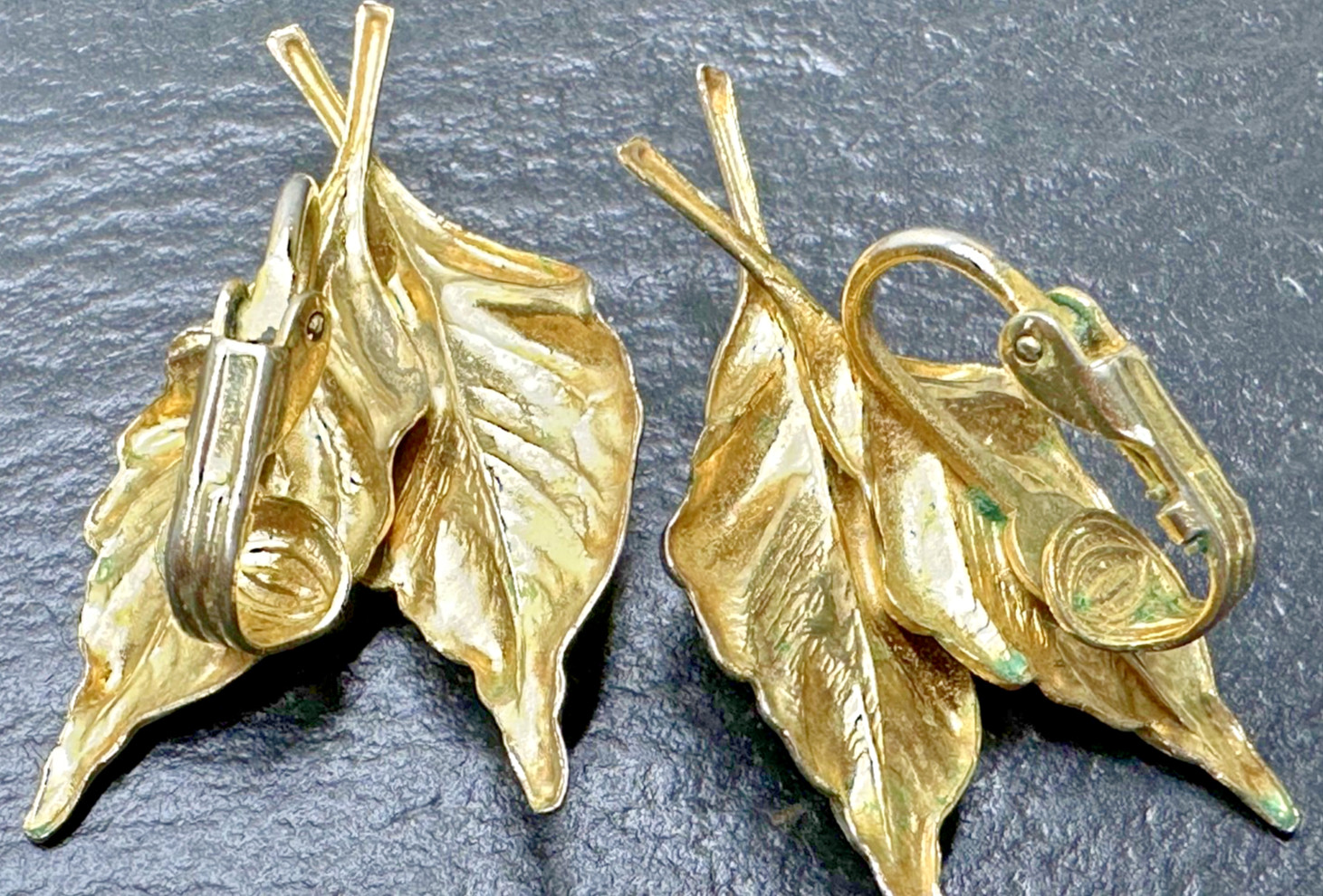 FIVE PAIR OF VINTAGE CLIP EARRINGS, DIFFERENT STYLES N12