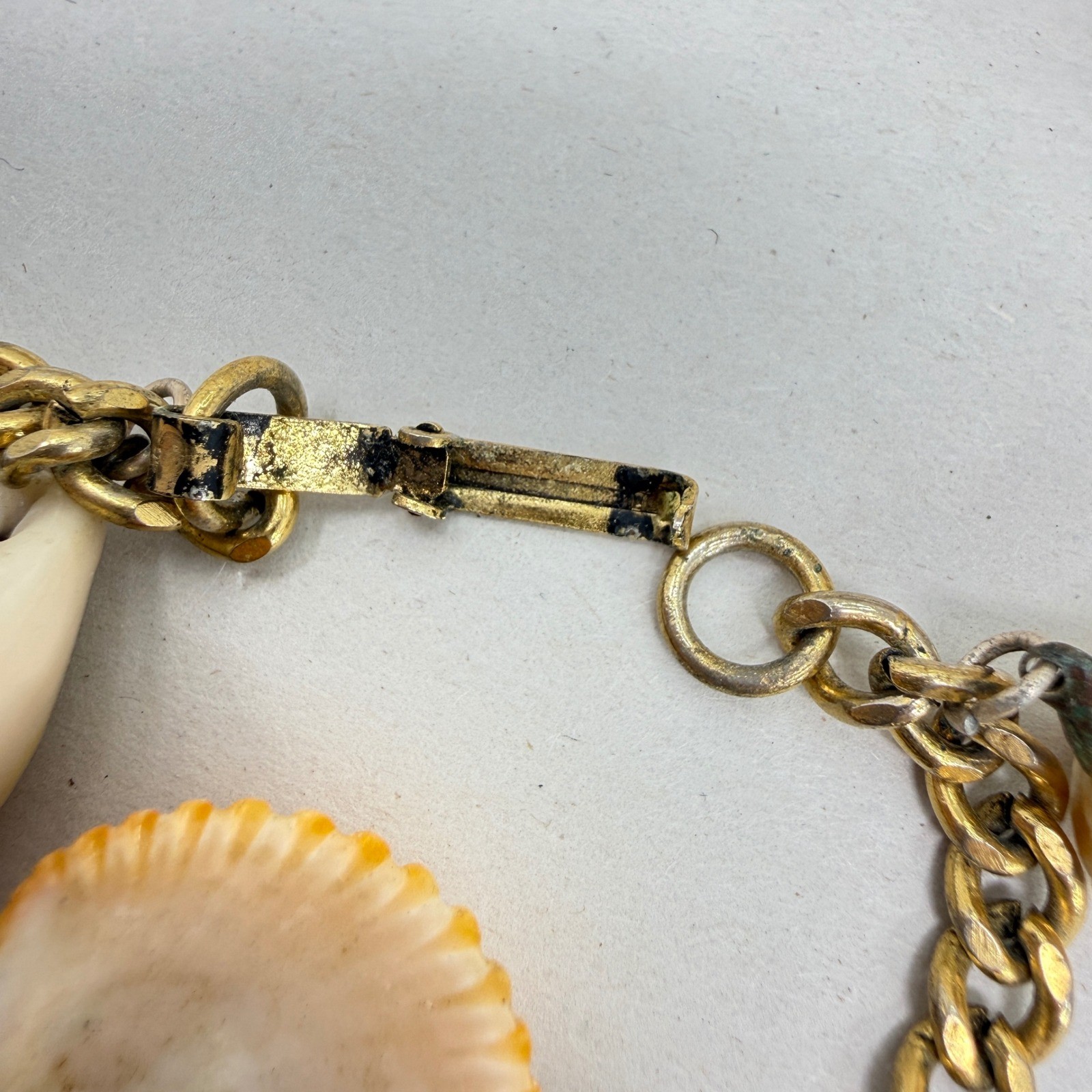 Sea Shell Charm Bracelet Vintage Natural Gold Tone Curb Chain Boho Coastal