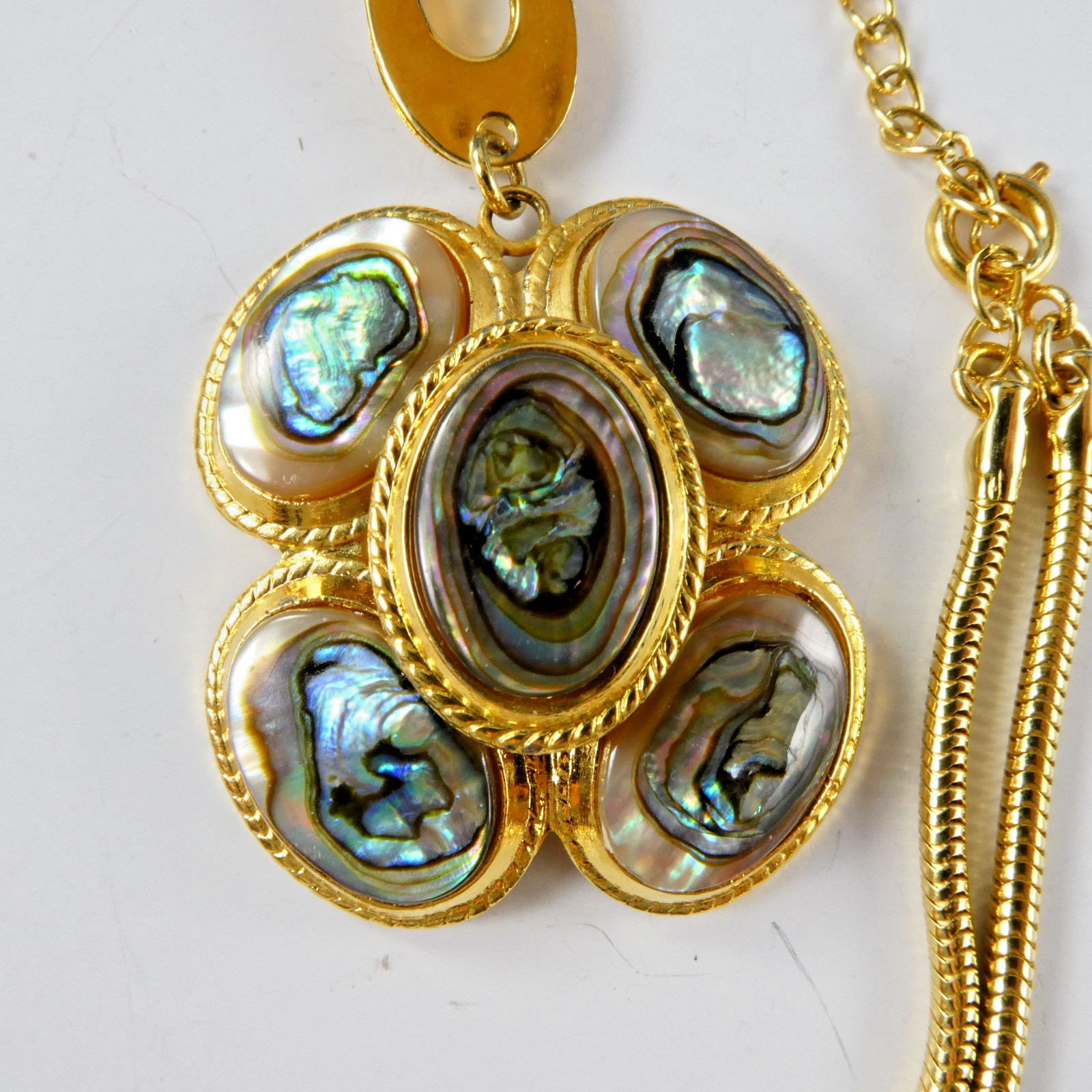 Pretty Abalone Inlay Pendant Gold Tone Snake Chain Nice Quality Designer Style