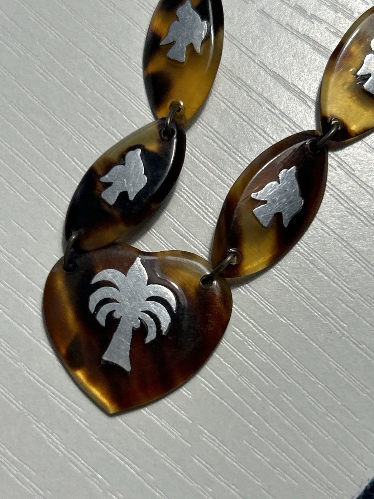 Vintage Figural Tortoiseshell Lucite Bird Palm Heart Necklace Mid Century 16”