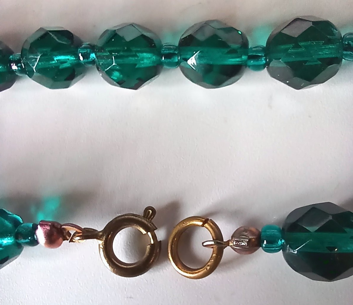 Vtg (Antique?) Emerald-Green Crystal Glass Bead Necklace 35″