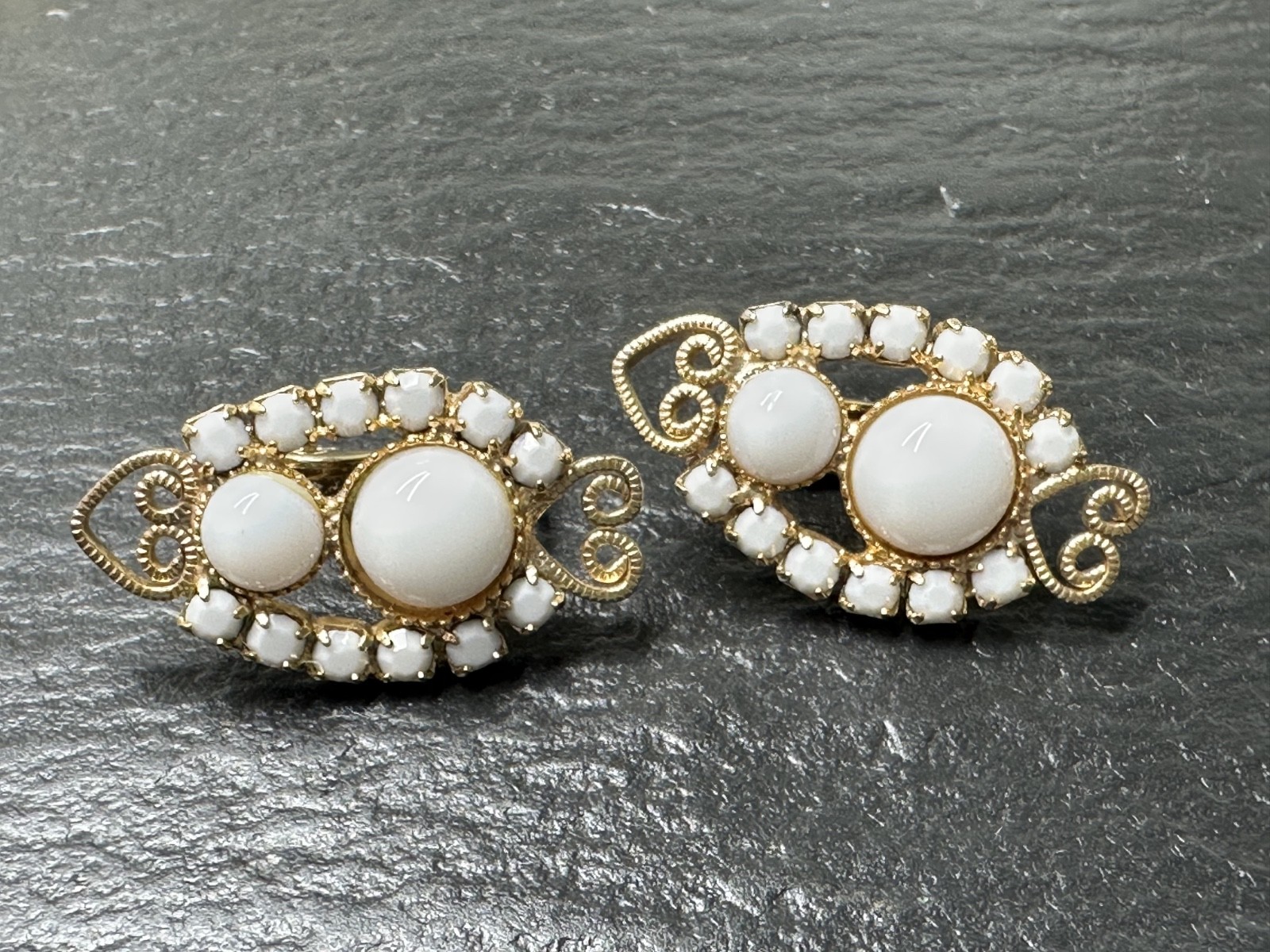 FIVE PAIR OF VINTAGE CLIP EARRINGS, DIFFERENT STYLES N12