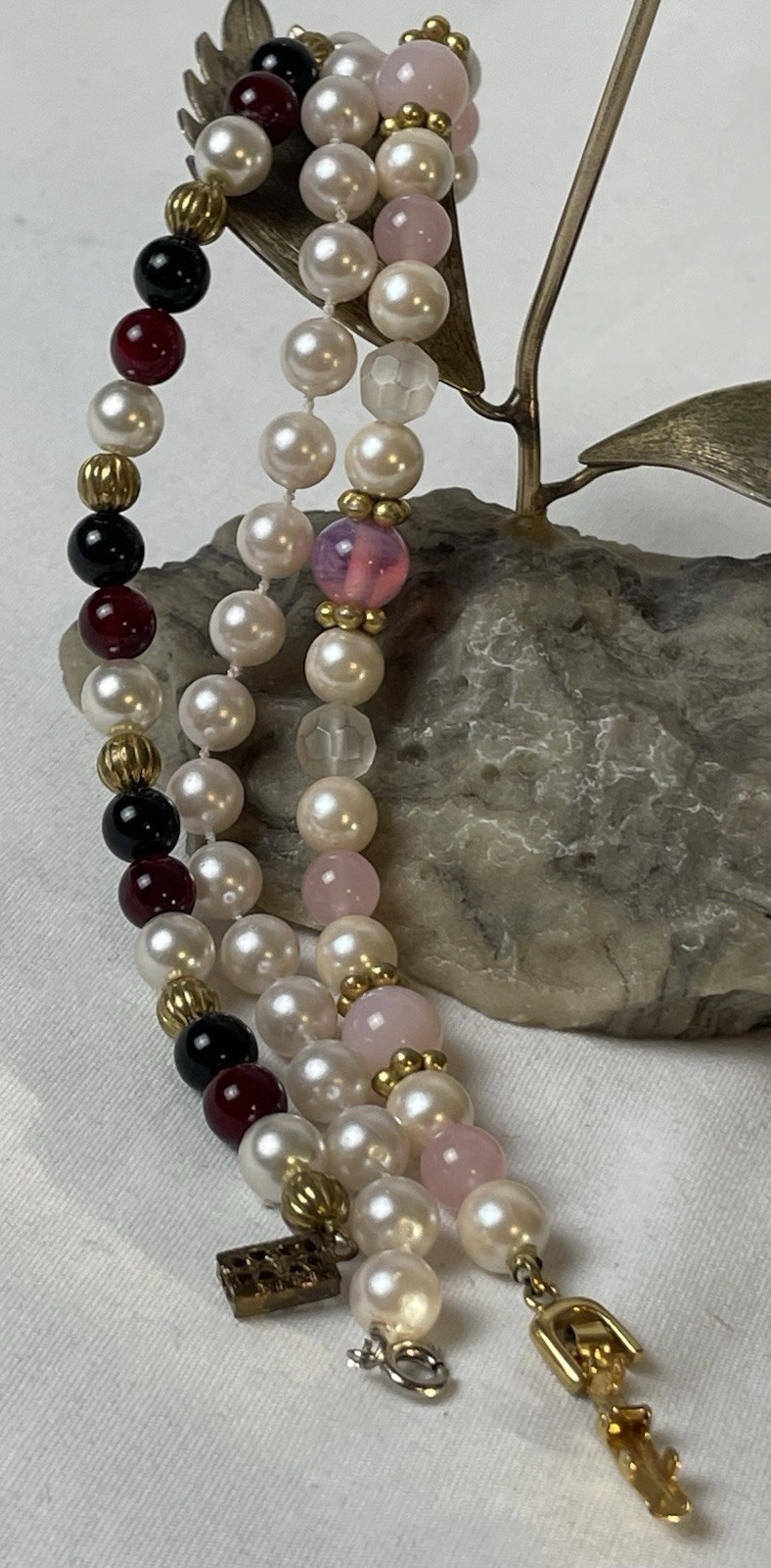Lit 3 Vtg Faux Pearl Beaded Bracelets 7.5” White Pink Black Gold Toned Clasps