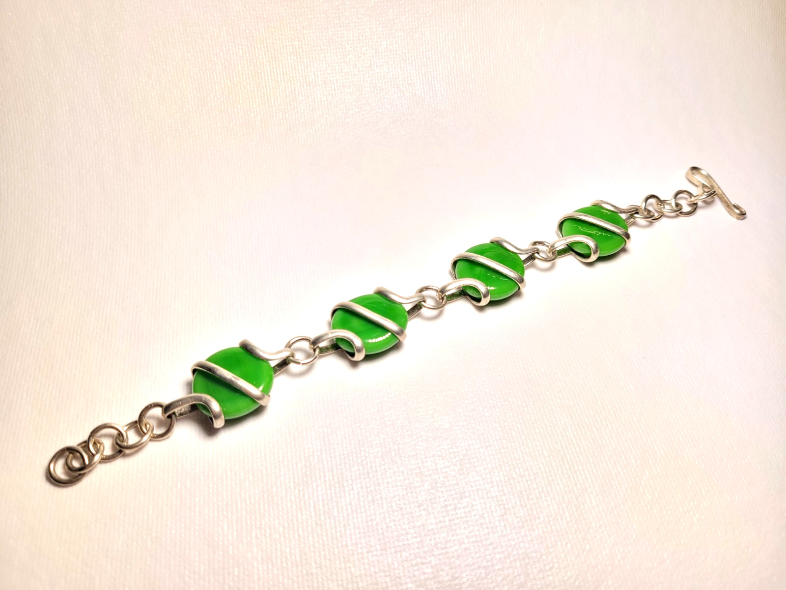 Vintage Artisan Wire Wrapped Green Glass Bead Silver Tone Link Bracelet 8″- 9″