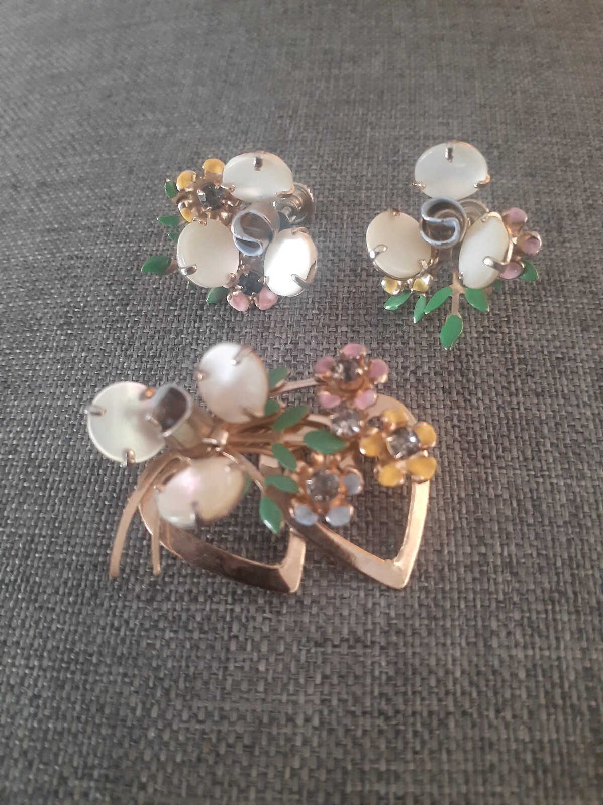 Vintage MOP & Enamel Flower/heart Brooch/pin & Matching Screw back Earrings