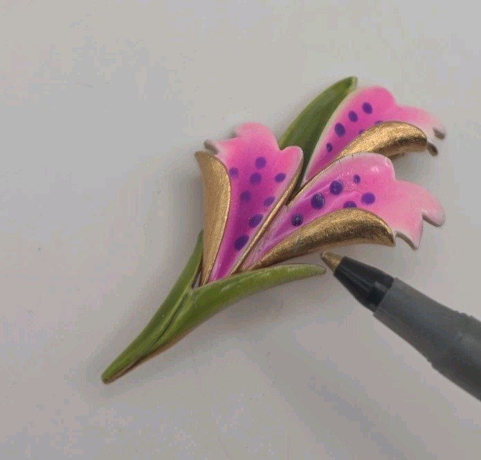 Vintage Corocraft Enameled Pink Purple Lily Orchid Retro Brooch Gold Tone Signed