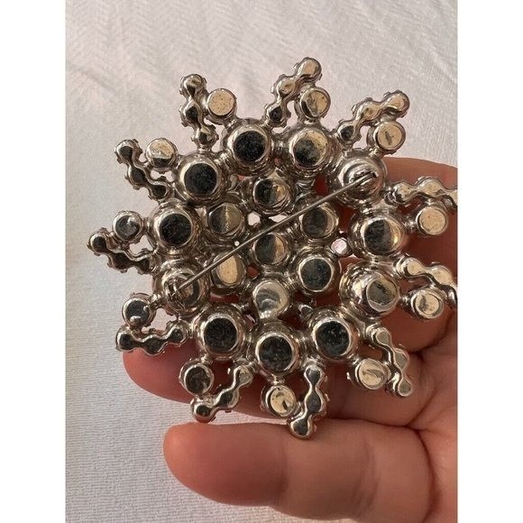 Vtg 3″D Brooch Clear Cut Crystals Silver Tone Beauty Flower Pin Clear Crystal