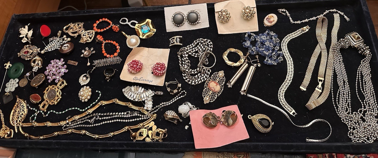 Vintage & Retro Mixed Costume Jewelry Lot: 60s-80s Flowers, Crystal, Rhinestone